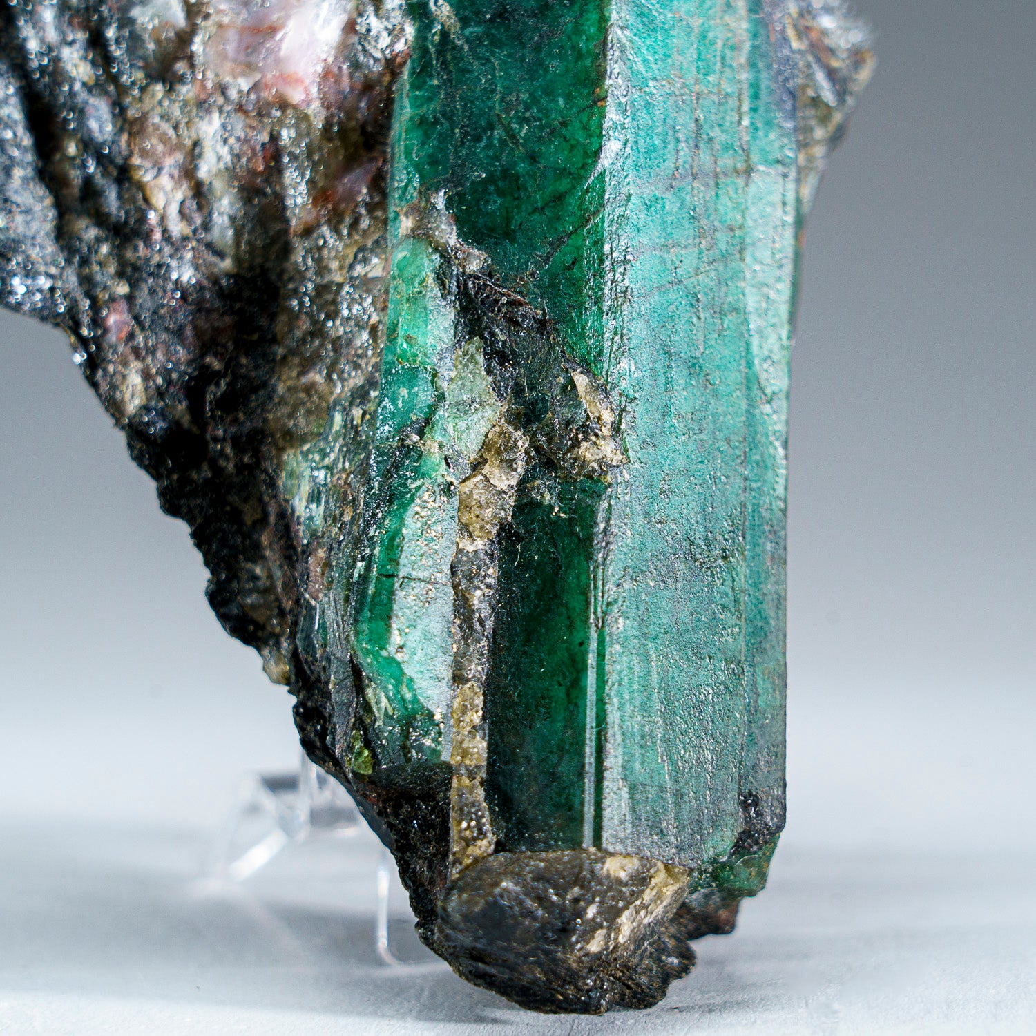 Emerald in Quartz Biotite from Brumado District, Serra das Éguas, Bahia, Brazil