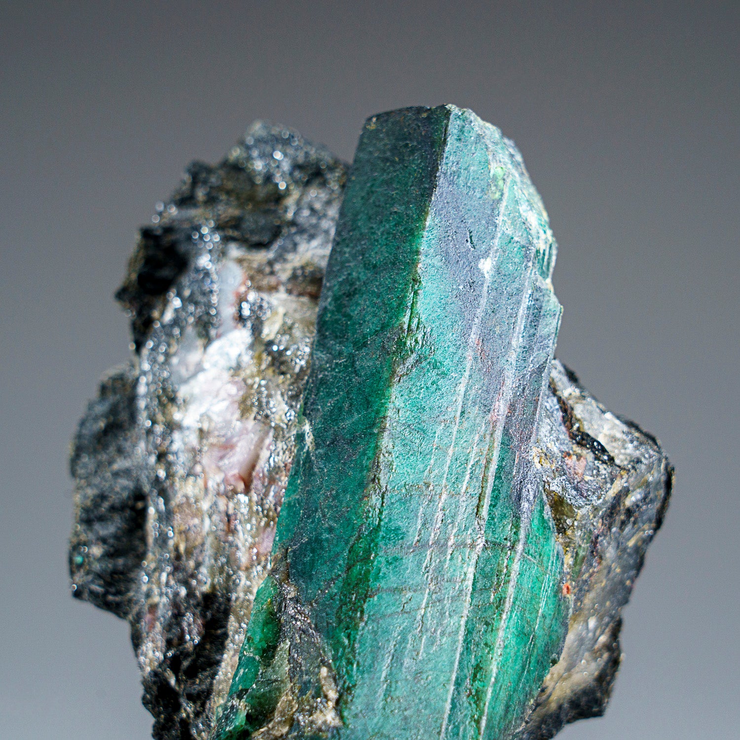 Emerald in Quartz Biotite from Brumado District, Serra das Éguas, Bahia, Brazil