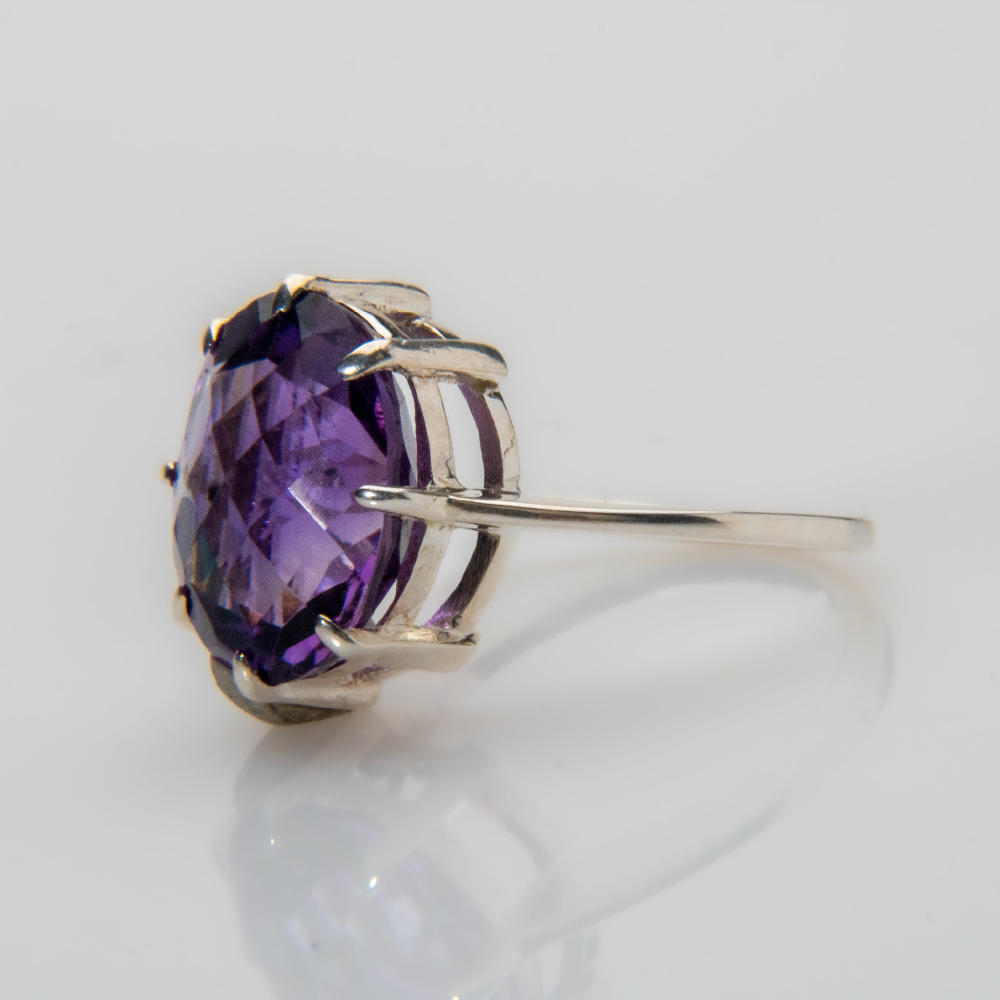 Amethyst Gemstone Sterling Silver Ring (Size 7)