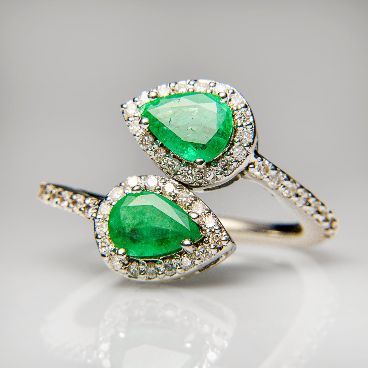 14k White Gold Emerald (1.3ct.) Ring