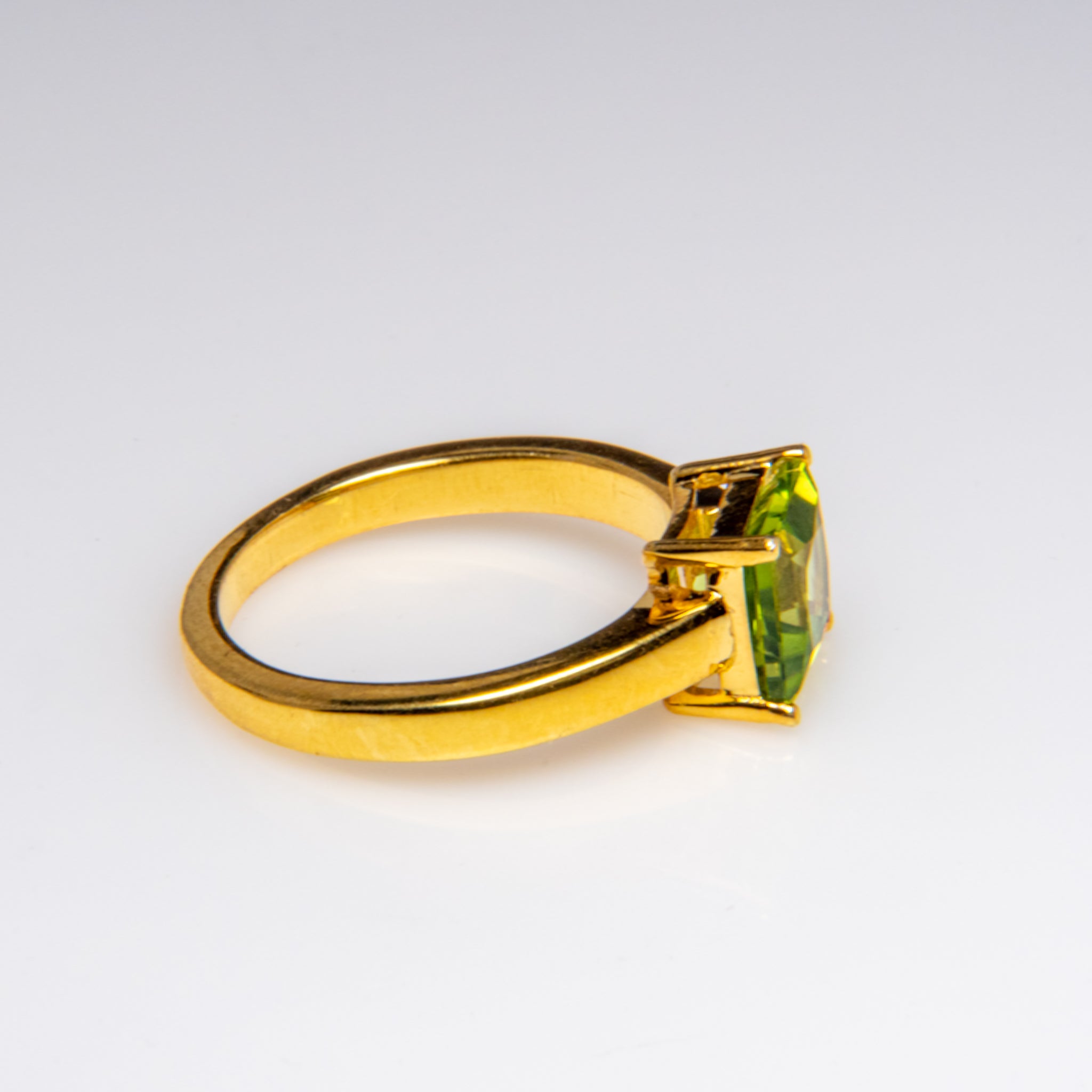 Peridot Gemstone Sterling Silver Ring (Size 6 3/4)