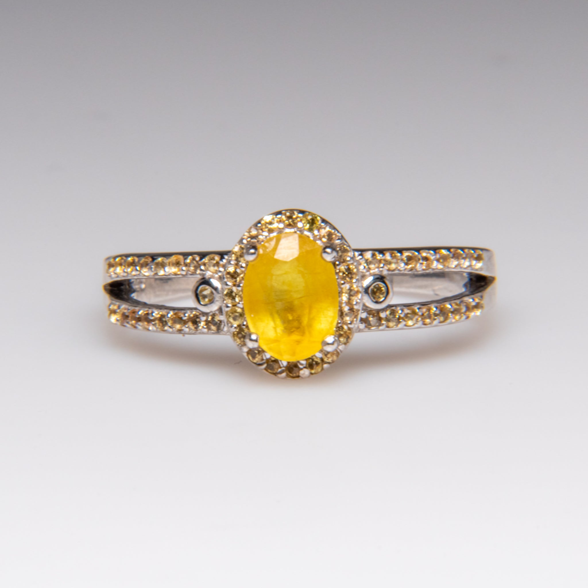 Lemon Citrine Gemstone Sterling Silver Ring (Size 8.5)