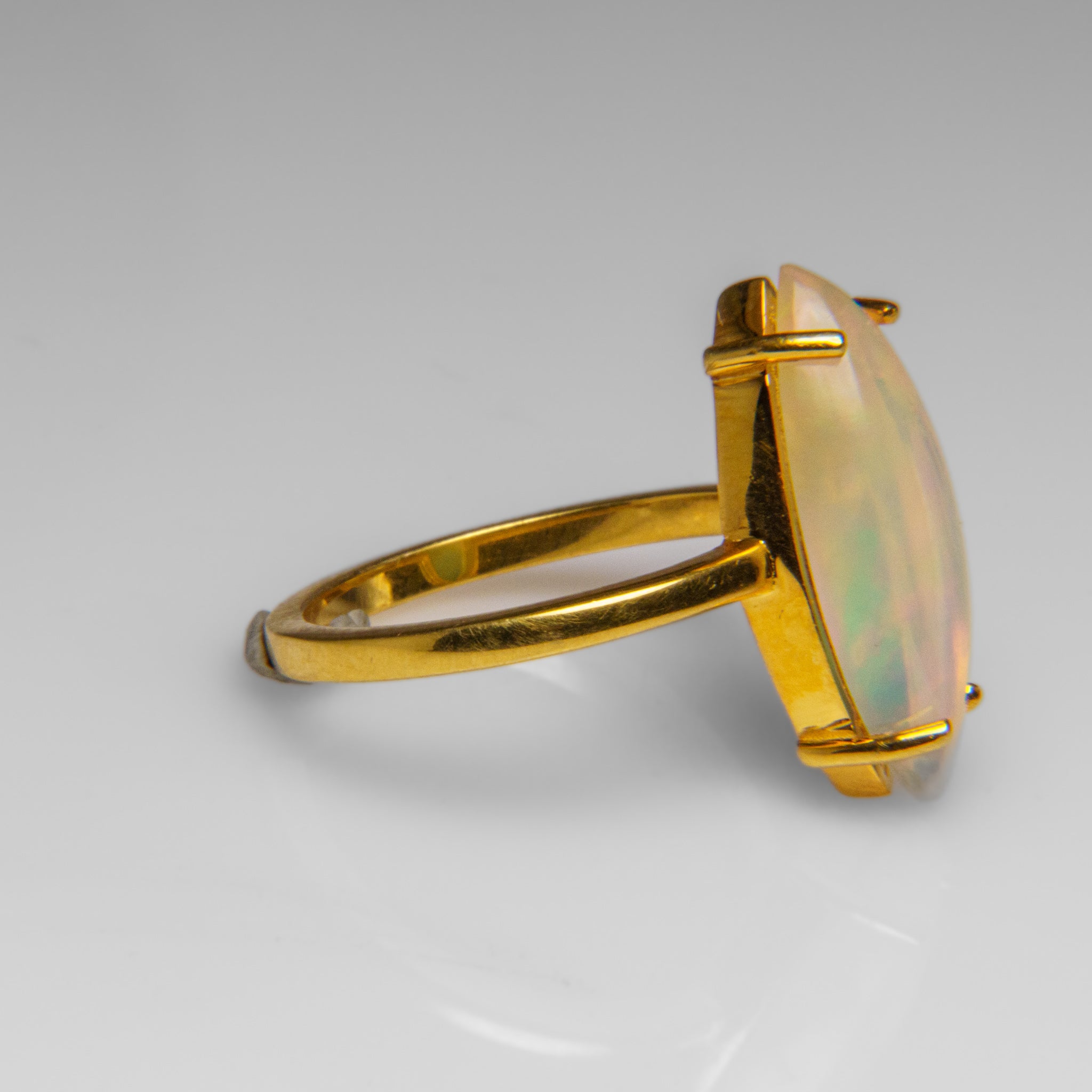 Opal Gemstone Sterling Silver Ring (Size 6 3/4)