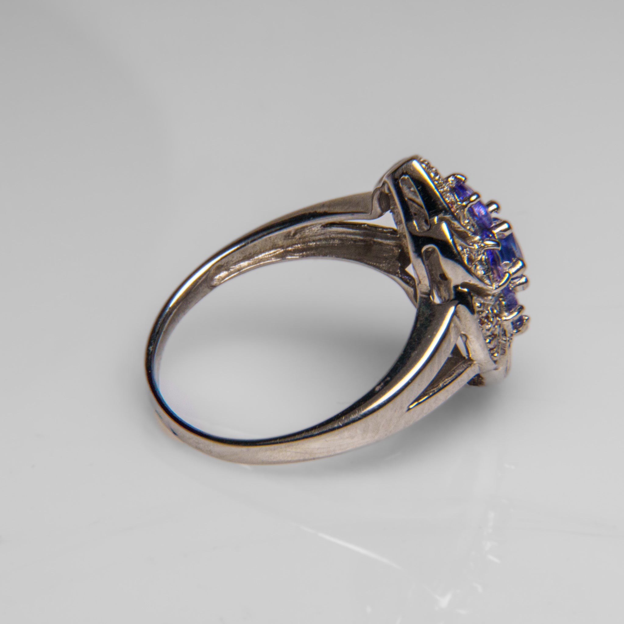 Tanzanite Gemstone Sterling Silver Ring (Size 6)