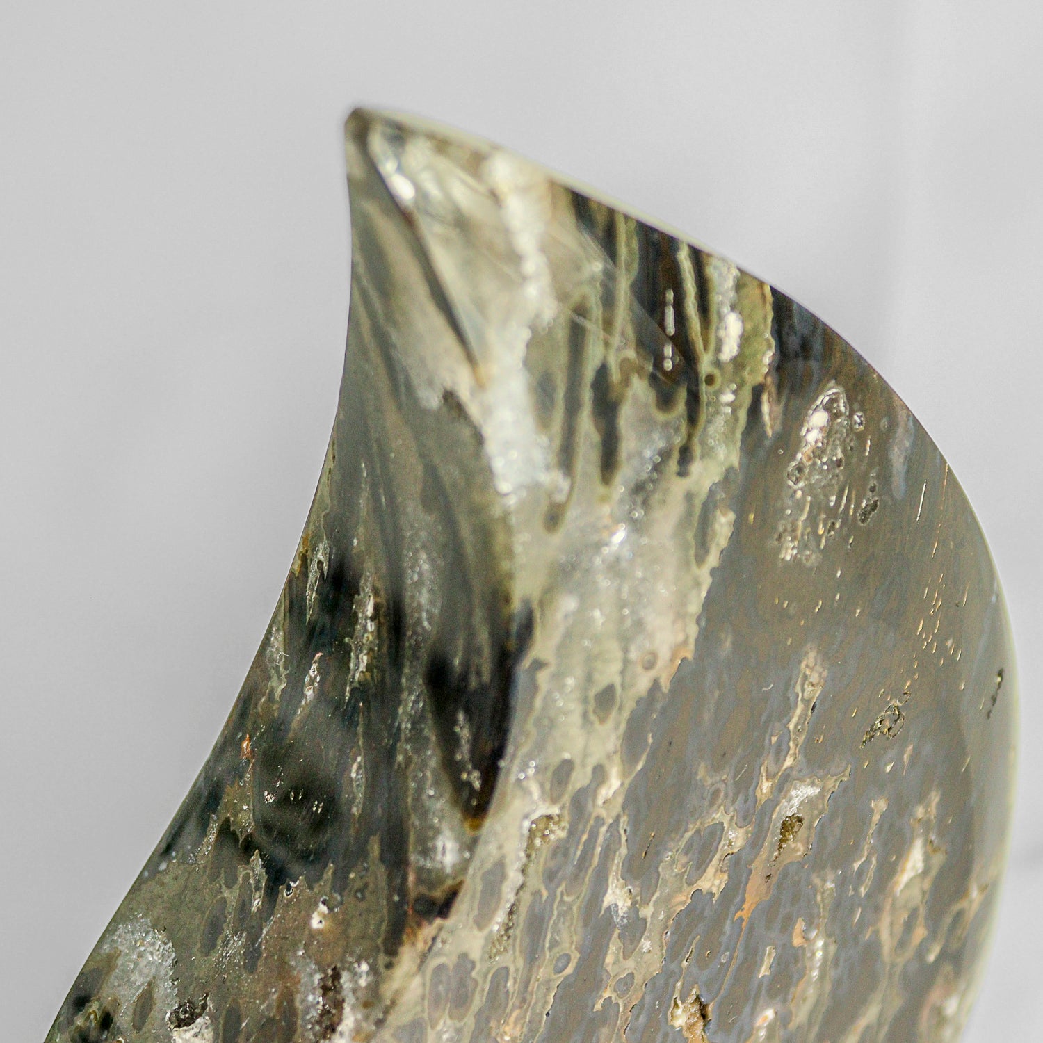 Natural Green Moss Agate Geode Freeform (1.7 lbs)(UR-AMG8)