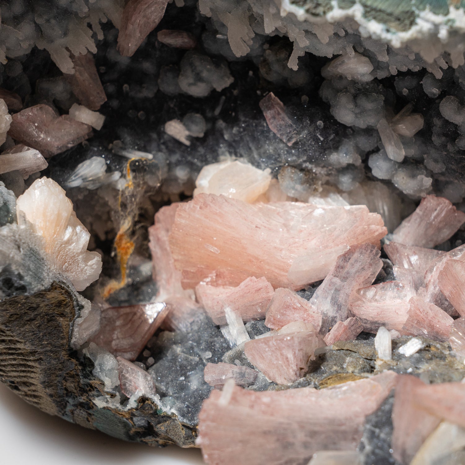 Heulandite on Chalcedony with Stilbite from Sawda, Maharashtra, India