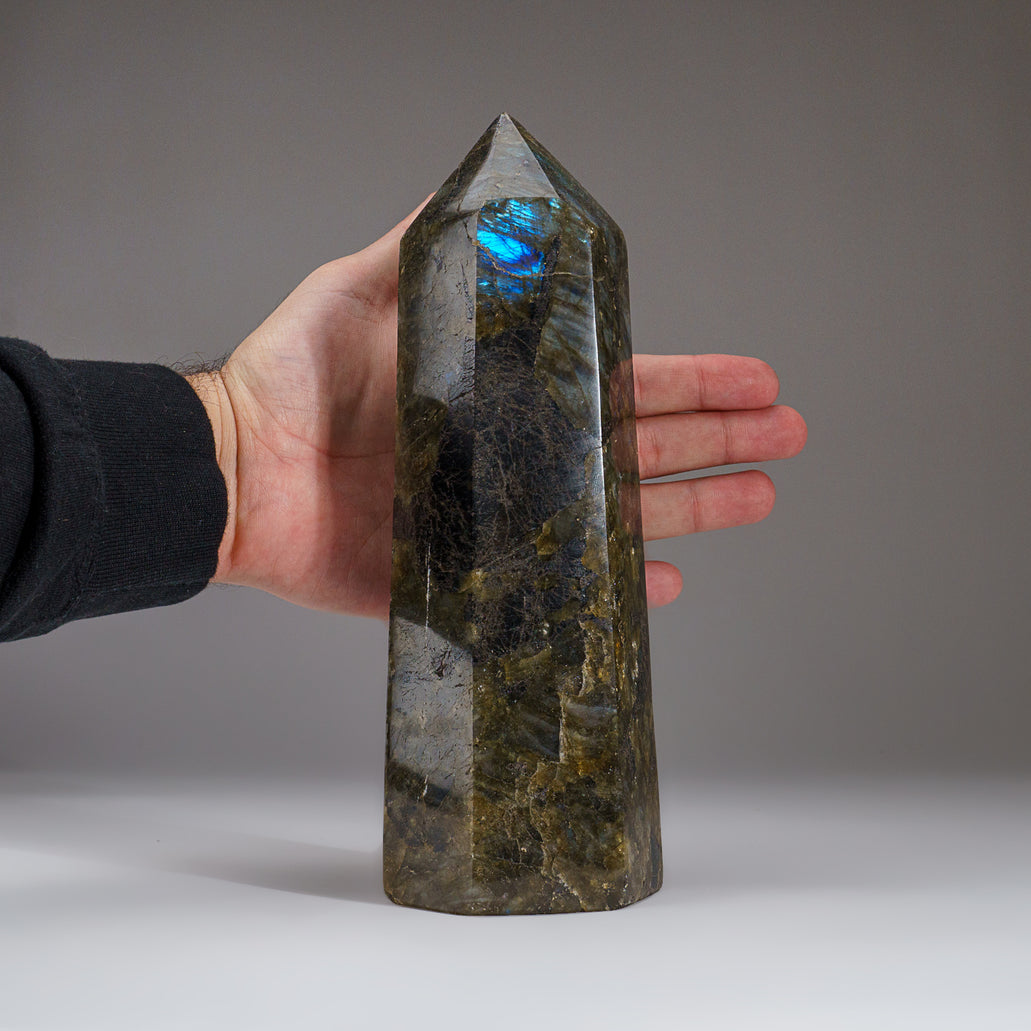 679 Labradorite Obelisk 133 store Grams and 91 mm tall is pleasing and beautiful as it catches and reflects the colors within. Powerful healer