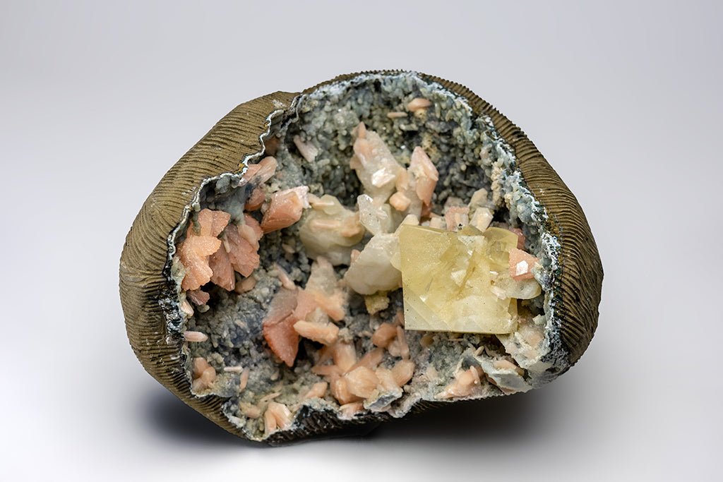 Calcite with Huelandite and Stilbite on Chalcedony Matrix from Jalgaon,  Maharashtra, India