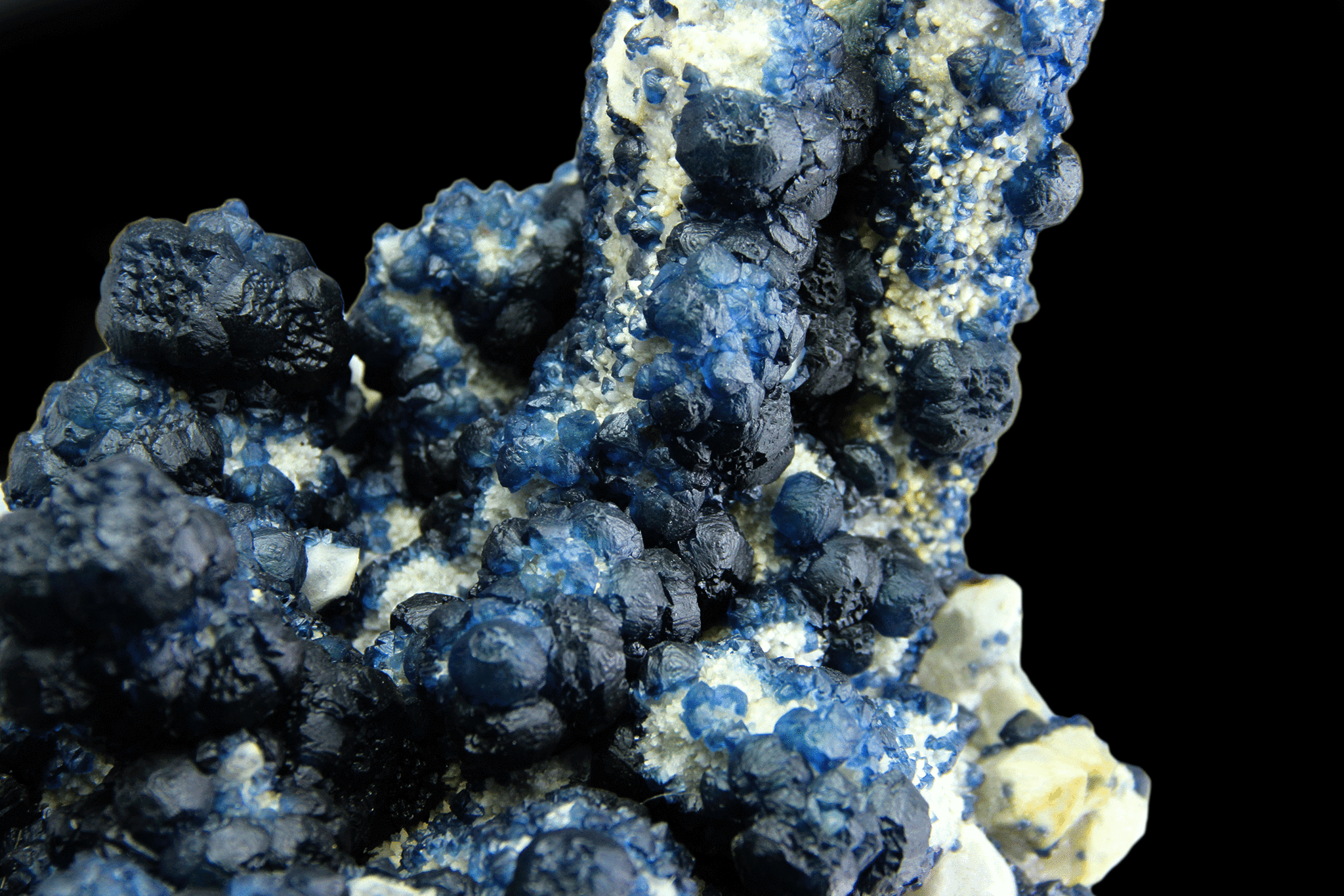 Blue Fluorite on Stalactitic Quartz From Huanggang Fe-Sn deposit, Hexigten Banner, Ulanhad League, Inner Mongolia, China